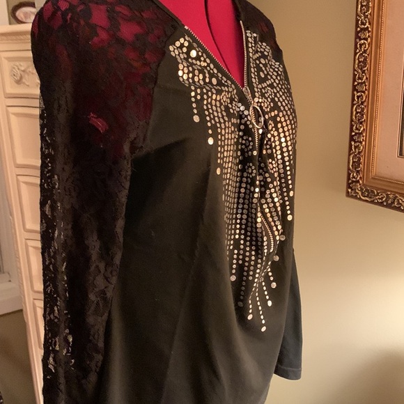 Nora Cora v neck top with 3/4 zipper front detail. - Picture 6 of 10